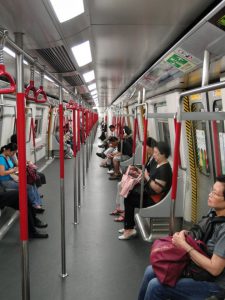 Вагоны в метро Гонконга едины