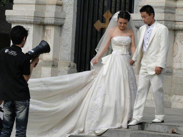 Репетиция свадьбы и фотосессия (на ногах  у всех невест, их было там много, шлепки)))