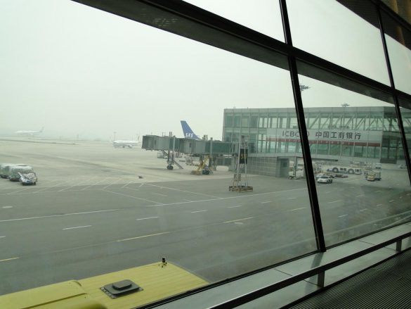 Вид из окна в зоне ожидания, Аэропорт Пекина, Китай