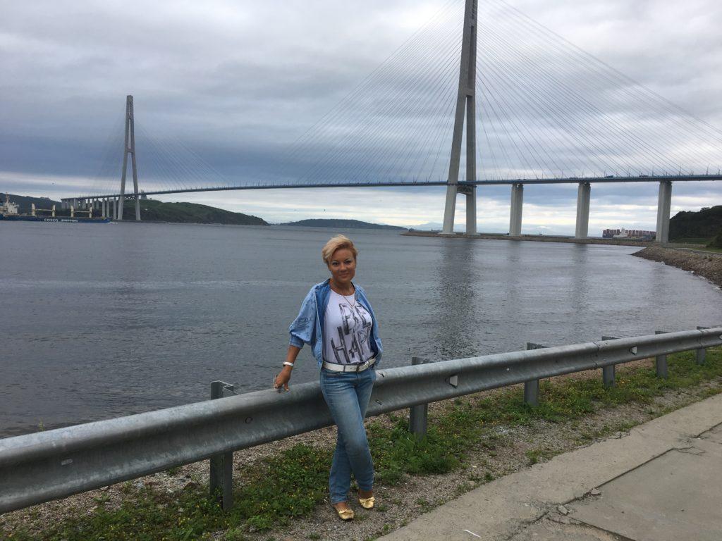 Вид на мост с острова Русский