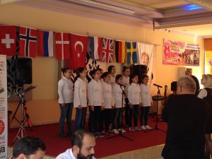 Турция. Дети поют в честь женщин 8 марта